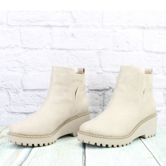 Dolce Vita Rango Cream Suede Slip On Chelsea Wedge Ankle Boots Size 9.5 - Picture 2 of 9